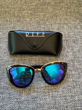 Diff Sunglasses with Case